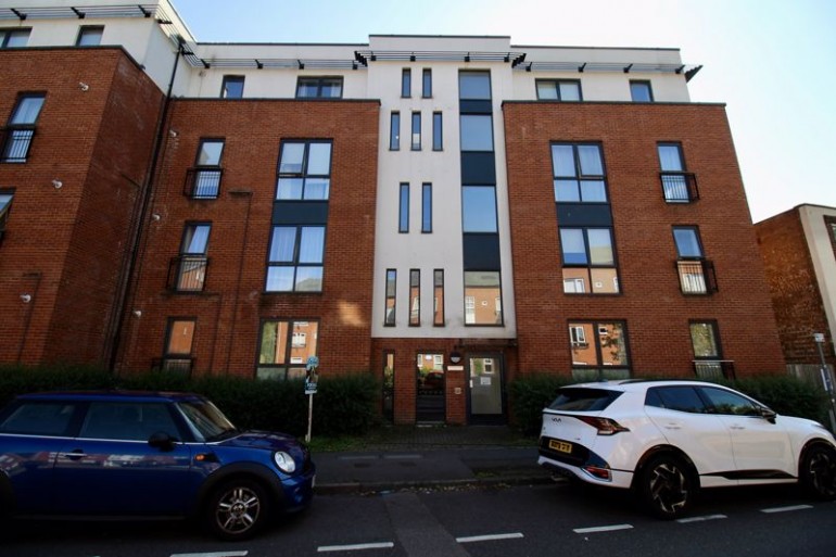 Avebury Avenue, Tonbridge